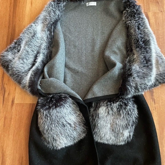 Black Gray Solid Color Vest with Faux Fur Trim - Picture 3 of 5